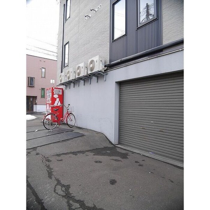 物件外観写真5　(駐車場)