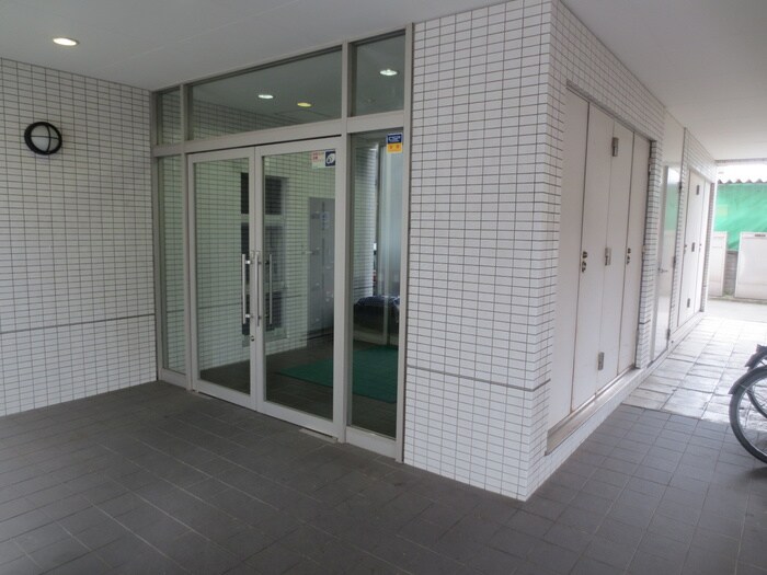 物件外観写真3　(エントランス部分)