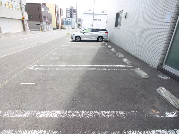 物件外観写真5　(駐車場)