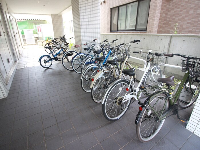 物件外観写真6　(駐輪場)
