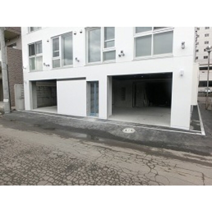 物件外観写真5　(駐車場)