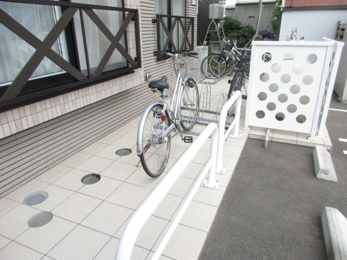 物件外観写真4　(駐輪場)