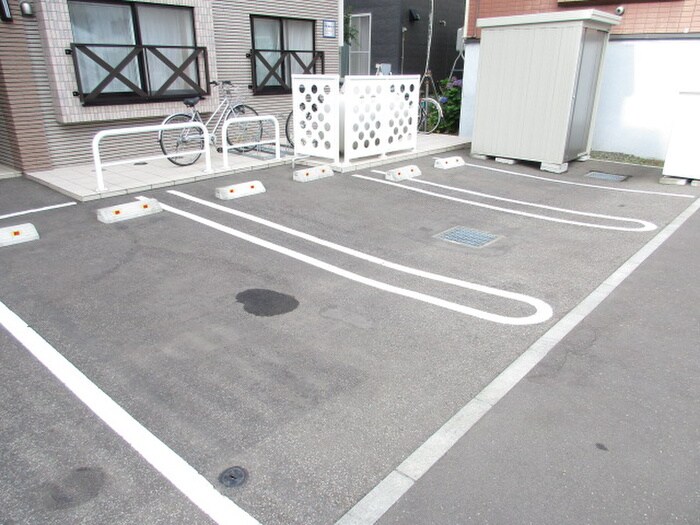 物件外観写真5　(駐車場)