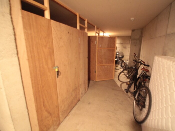 物件外観写真3　(駐輪場)