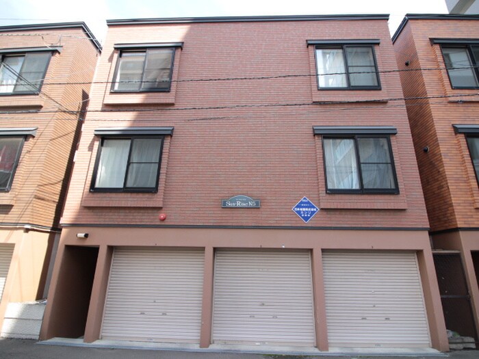 物件外観写真4　(駐車場)