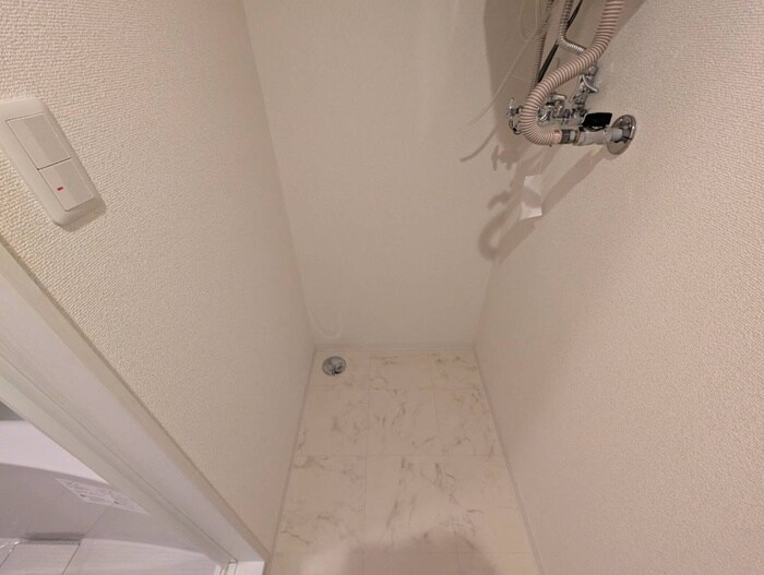 物件内観写真16　(洗濯機置場)