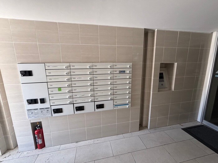 物件外観写真5　(エントランス部分)