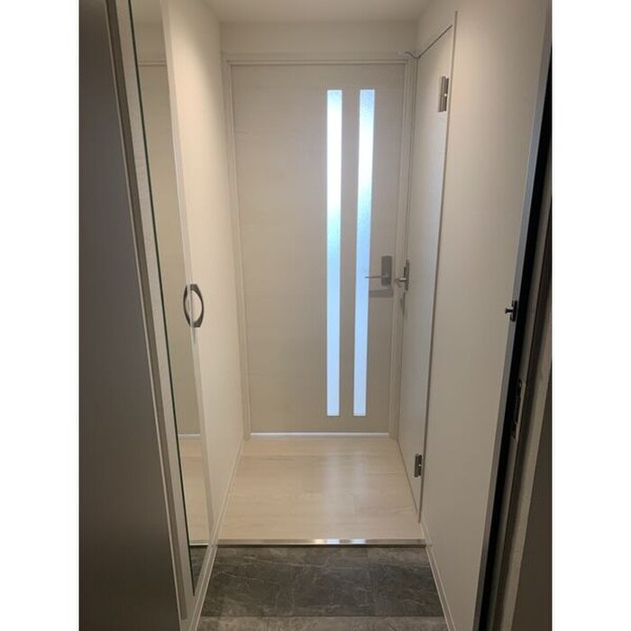 物件内観写真16　(玄関)