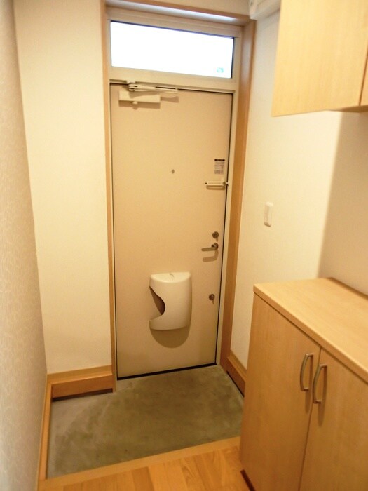 物件内観写真12　(玄関)