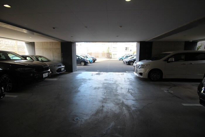 物件外観写真4　(駐車場)