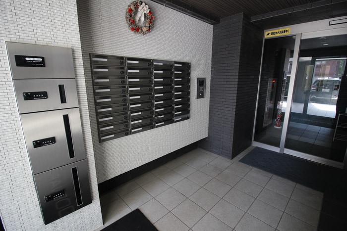 物件外観写真6　(エントランス部分)