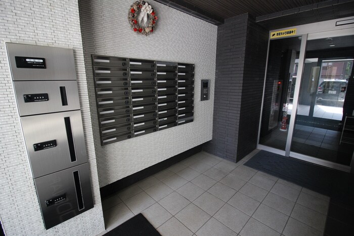 物件外観写真6　(エントランス部分)