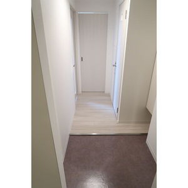 物件内観写真9　(玄関)