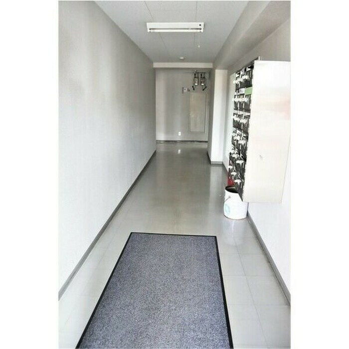 物件外観写真4　(エントランス部分)