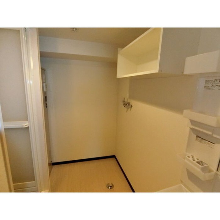 物件内観写真16　(洗濯機置場)