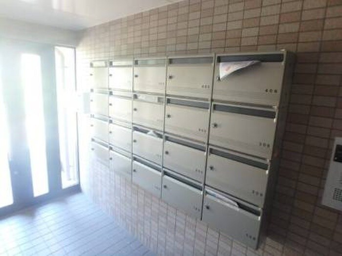 物件外観写真5　(エントランス部分)