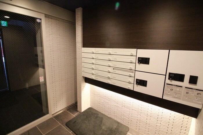 物件外観写真3　(エントランス部分)