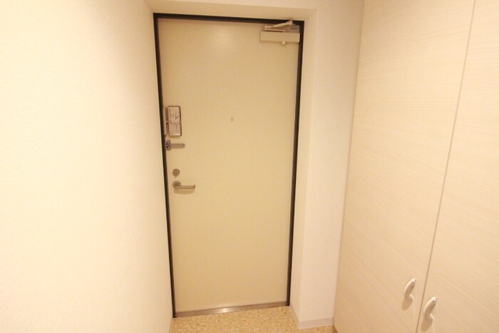 物件内観写真18　(玄関)