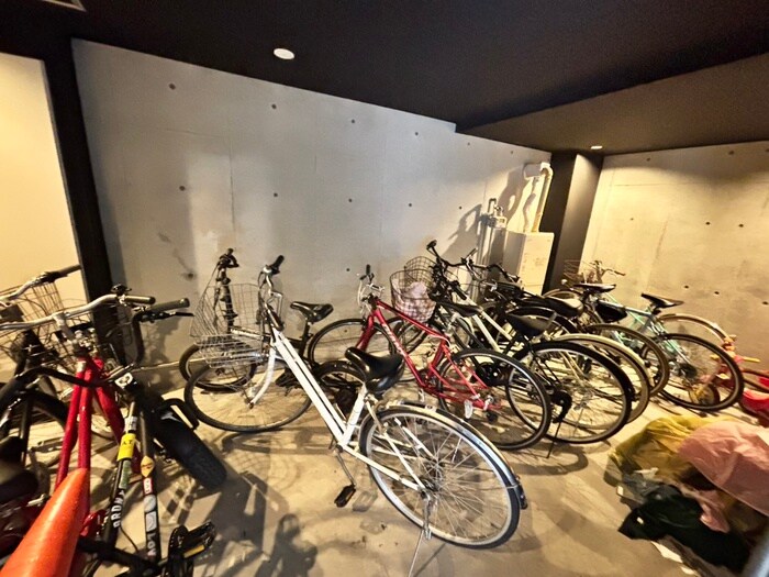 物件外観写真4　(駐輪場)