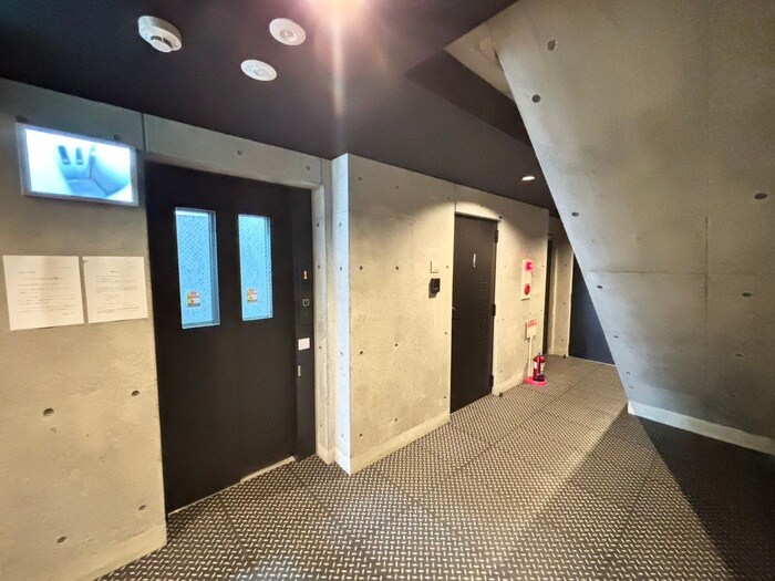 物件外観写真5　(エントランス部分)