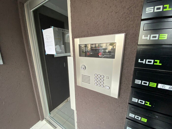 物件外観写真5　(エントランス部分)