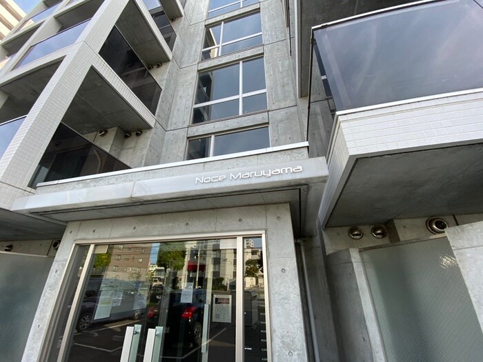 物件外観写真6　(エントランス部分)