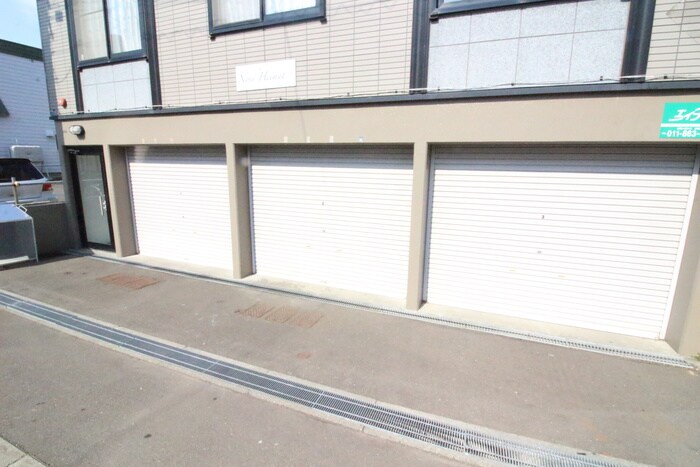 物件外観写真6　(駐車場)