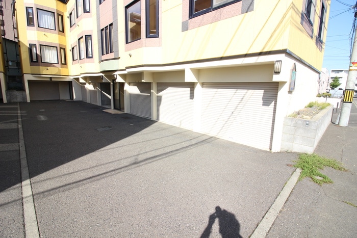 物件外観写真3　(駐車場)