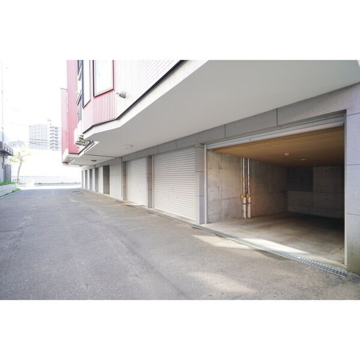 物件外観写真6　(駐車場)