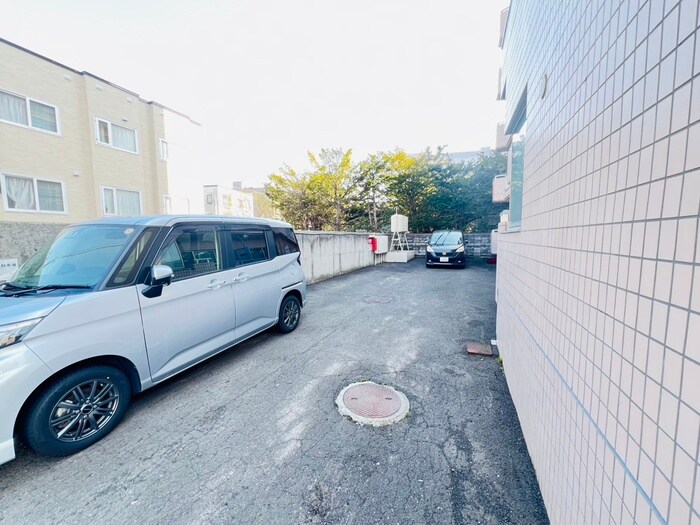 物件外観写真2　(駐車場)