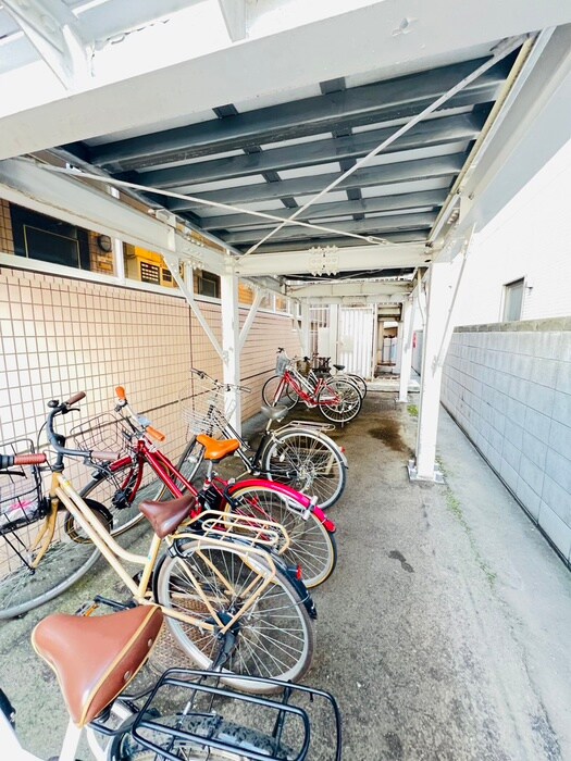 物件外観写真5　(駐輪場)