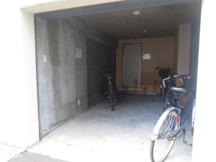 物件外観写真5　(駐輪場)
