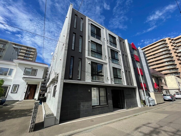 グランドサクセス北6条の物件外観写真