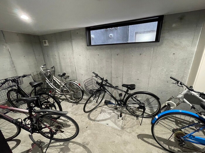 物件外観写真4　(駐輪場)