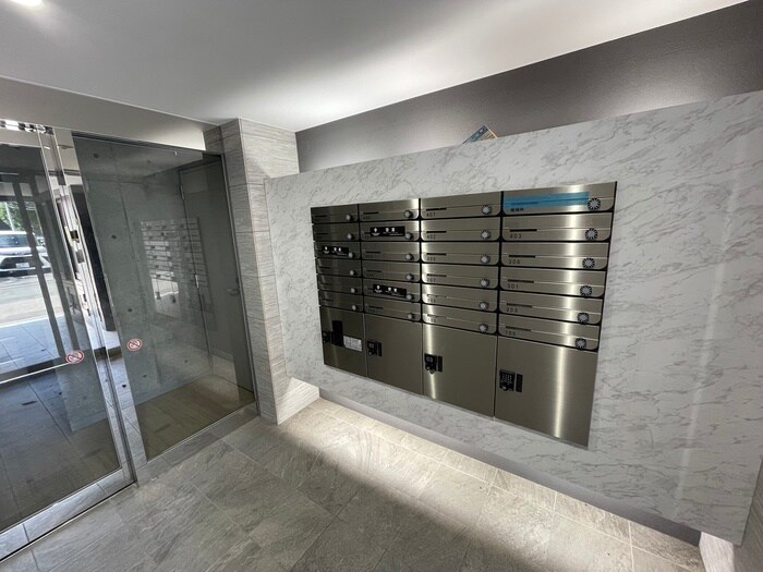 物件外観写真6　(エントランス部分)