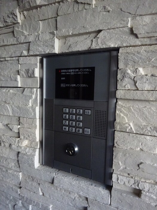 物件外観写真4　(エントランス部分)