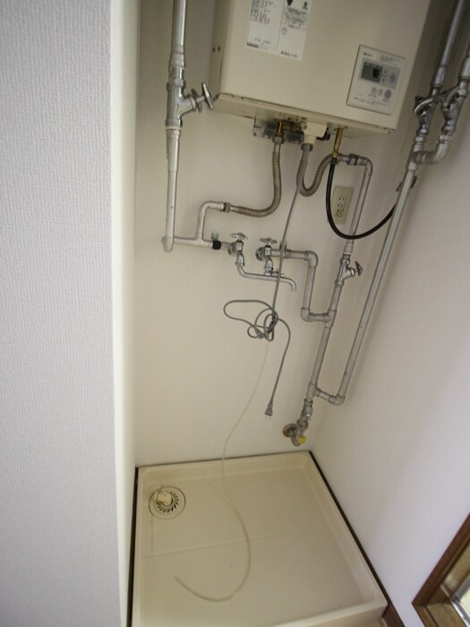 物件内観写真14　(洗濯機置場)