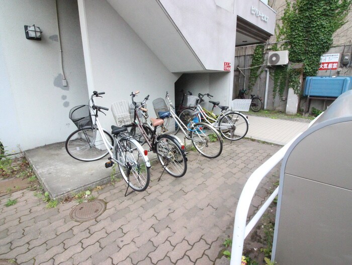 物件外観写真5　(駐輪場)