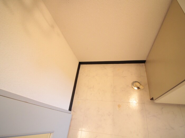 物件内観写真12　(洗濯機置場)