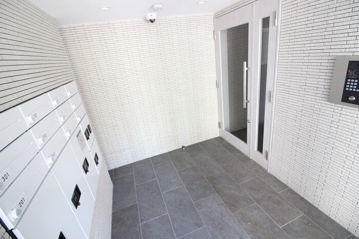 物件外観写真3　(エントランス部分)