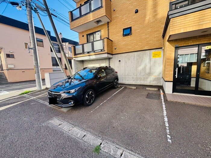 物件外観写真5　(駐車場)