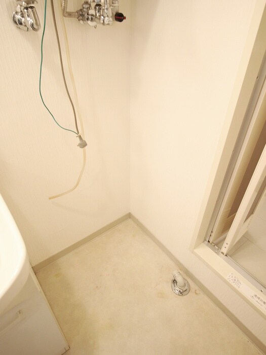 物件内観写真18　(洗濯機置場)