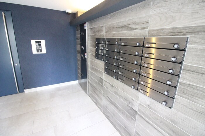 物件外観写真2　(エントランス部分)