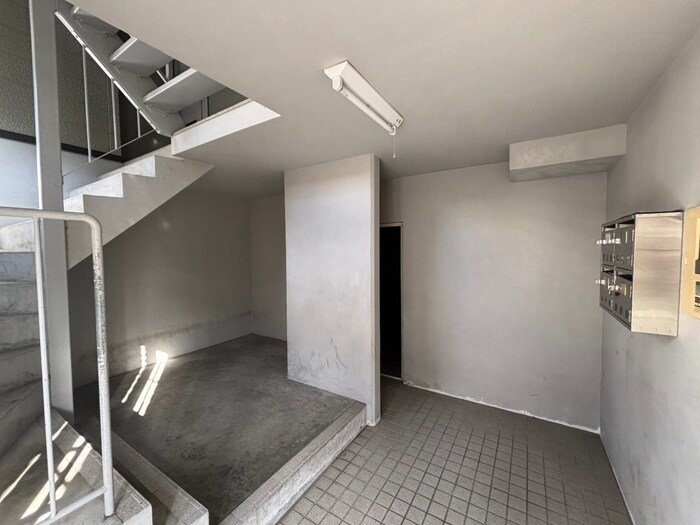 物件外観写真4　(エントランス部分)