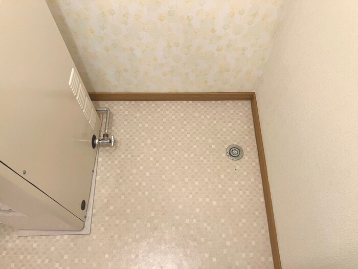 物件内観写真16　(洗濯機置場)