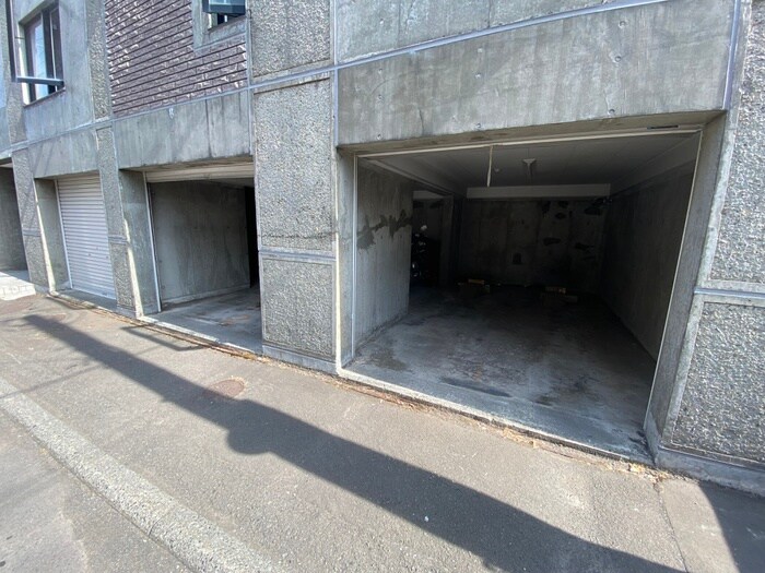 物件外観写真4　(駐車場)