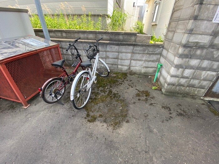物件外観写真5　(駐輪場)