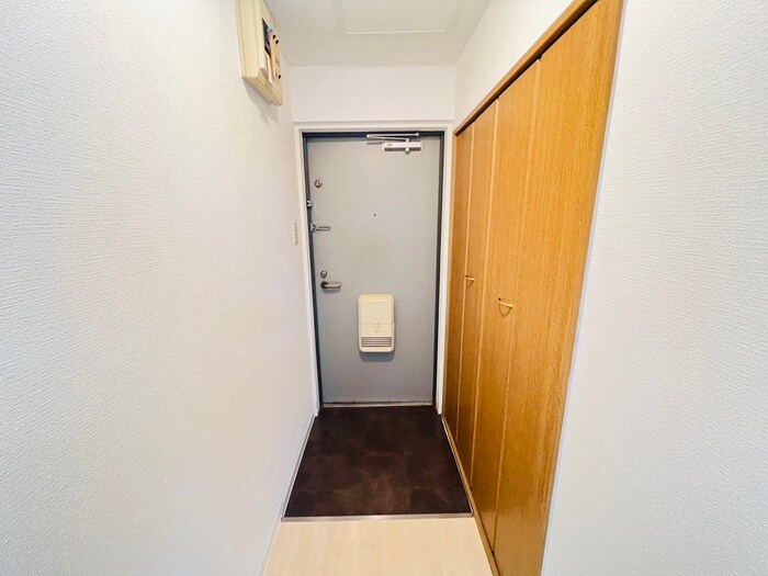 物件内観写真16　(玄関)