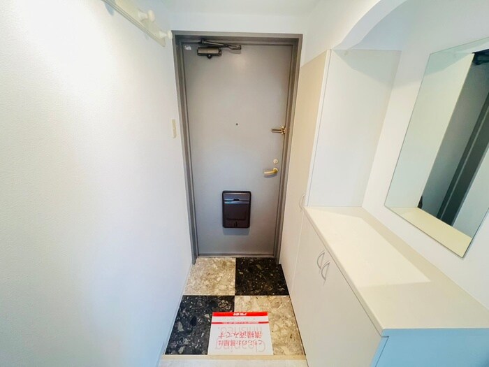 物件内観写真16　(玄関)