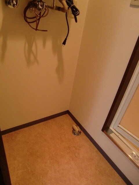 物件内観写真8　(洗濯機置場)